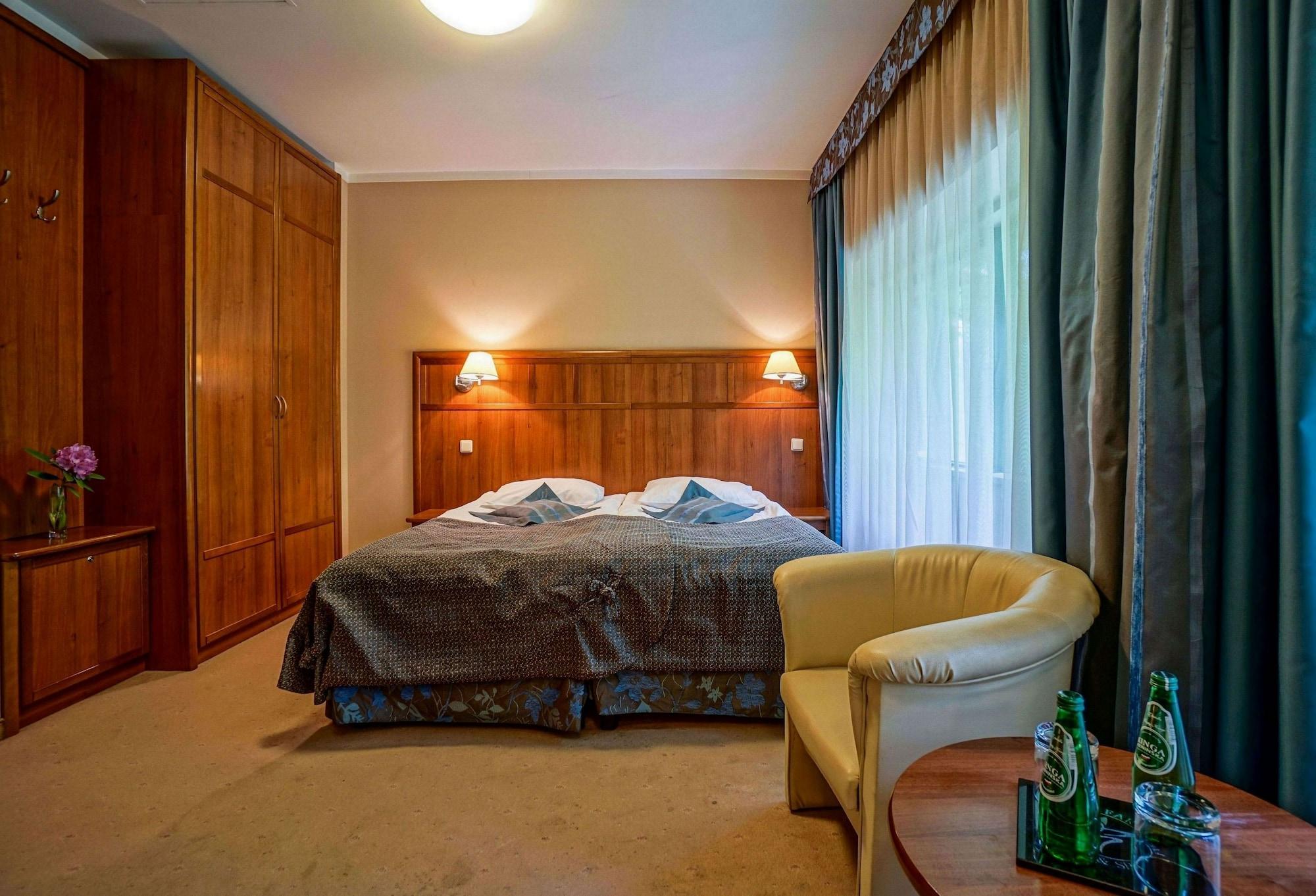 Farmona Hotel Business & Spa Krakow Bagian luar foto